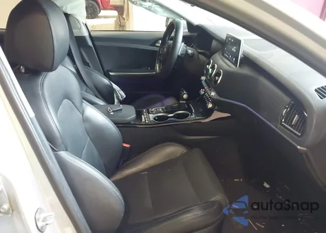 2018 Kia Stinger Premium z USA, uszkodzony, nr VIN KNAE25LA4J6015145